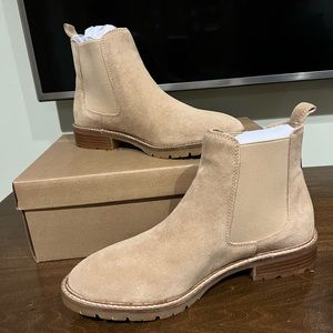 Size 9 Steve Madden Leopold Tan Suede boot (never worn)